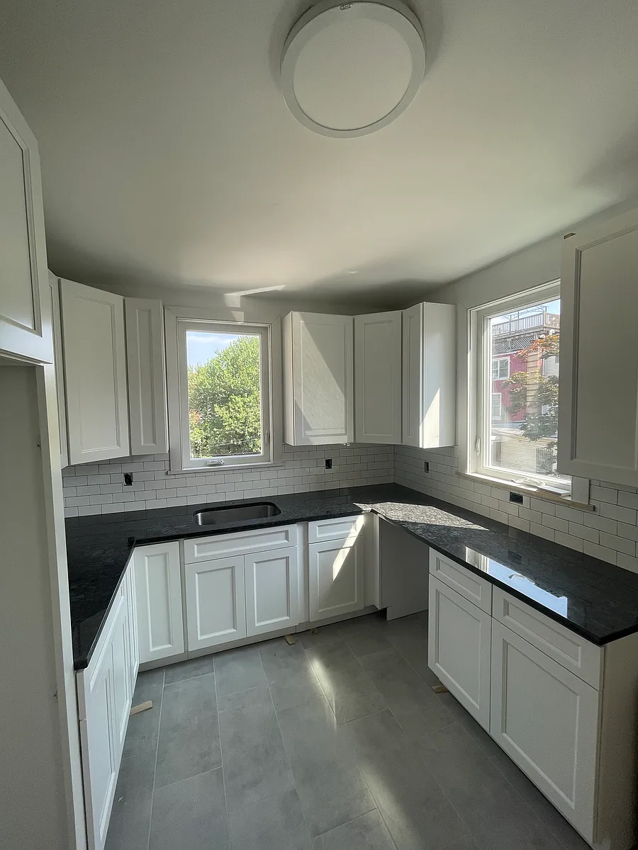 Primary Photo - 23 47th St #1