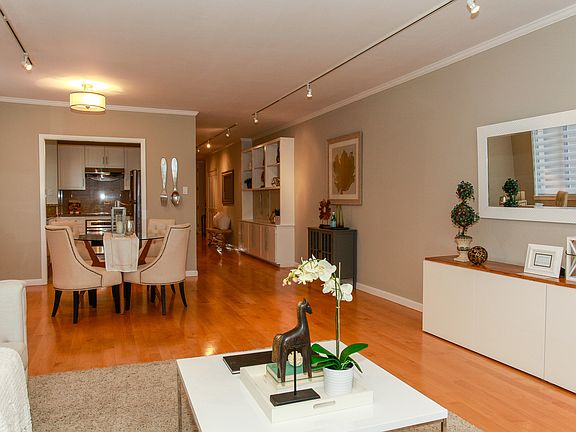 2nd image of 1835 Franklin St APT 403