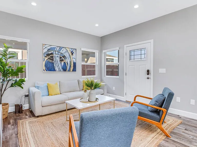14415 Pontlavoy Ave — Photo 24