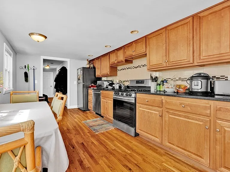 442 W 4th St #2 — Photo 2