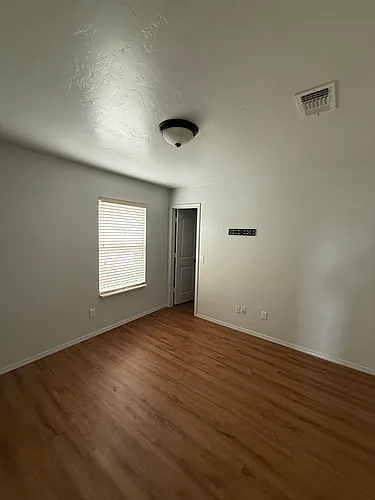 1812 143rd St Photo 1