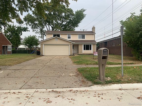 2nd image of 15542 Pennsylvania St