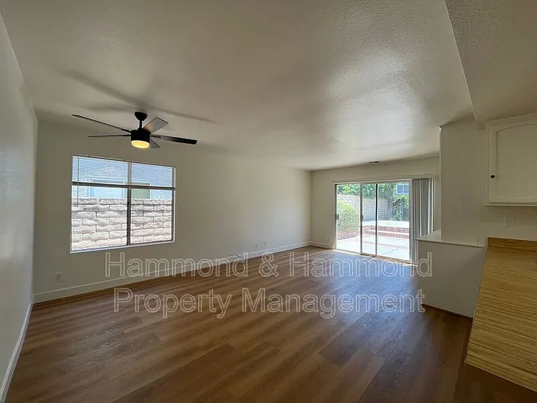 21812 Vintage St — Photo 12