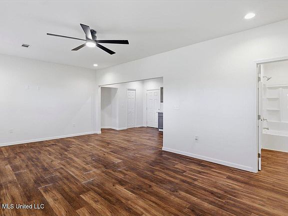 2nd image of 526 Andrew Chapel Rd