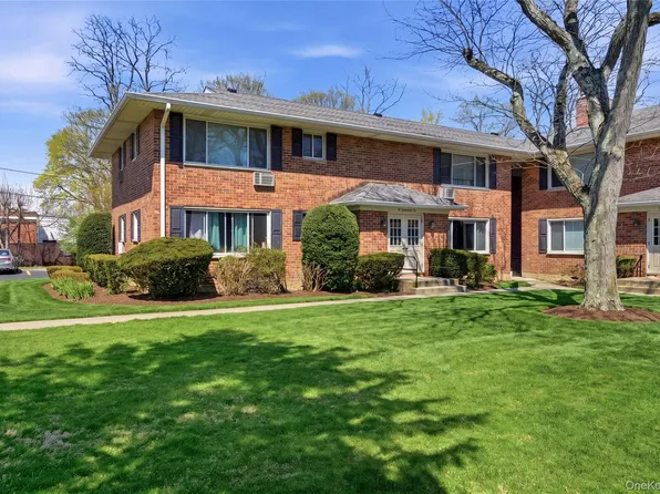 51 Edmunton Drive #F-18, North Babylon, NY 11703