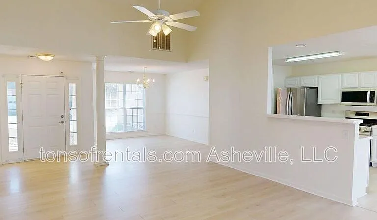 342 Meadow Pathway Dr — Photo 4