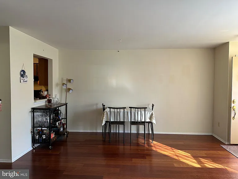 181 Wyndham Pl — Photo 9