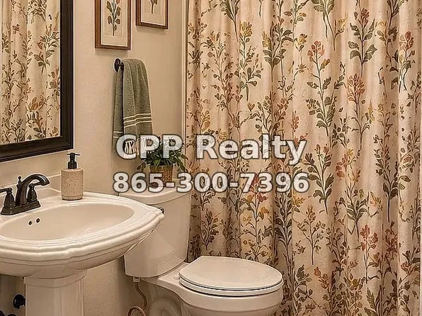 736 Piper Rd, Knoxville, TN 37919