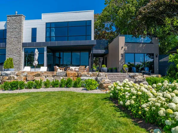 6944 Armview Ave, Halifax, NS B3H 2M4