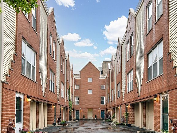 2nd image of 555 N Artesian Ave APT A