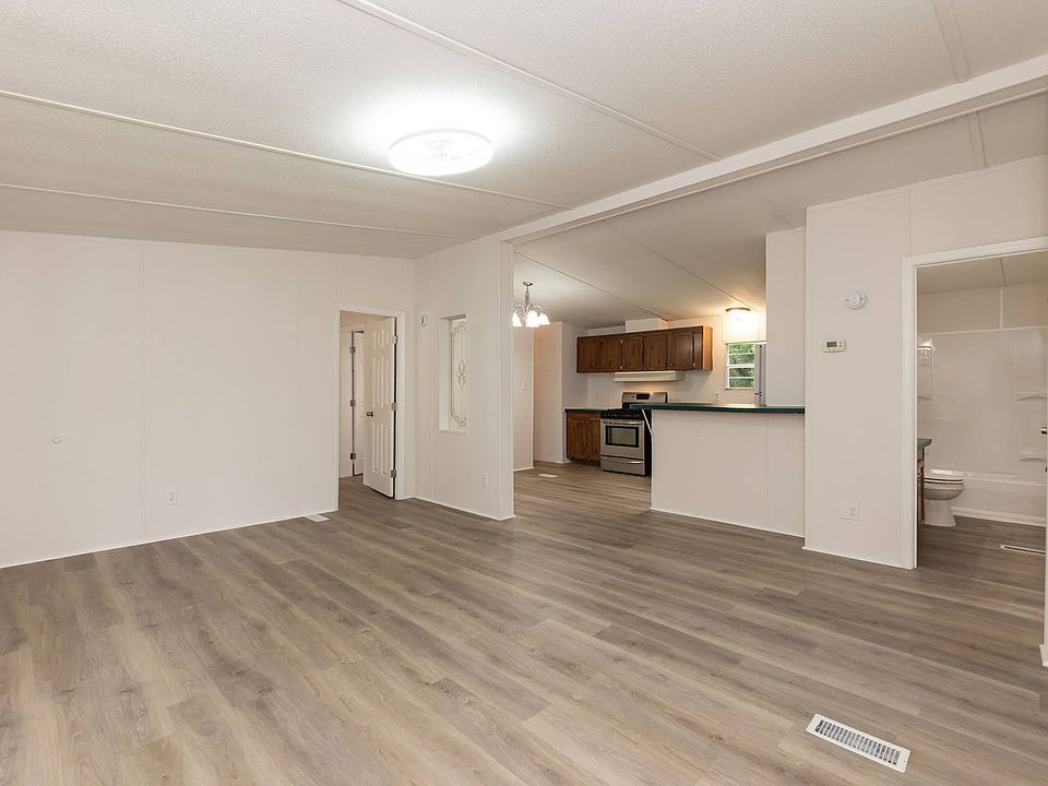 1st image of 125 Barracks Rd