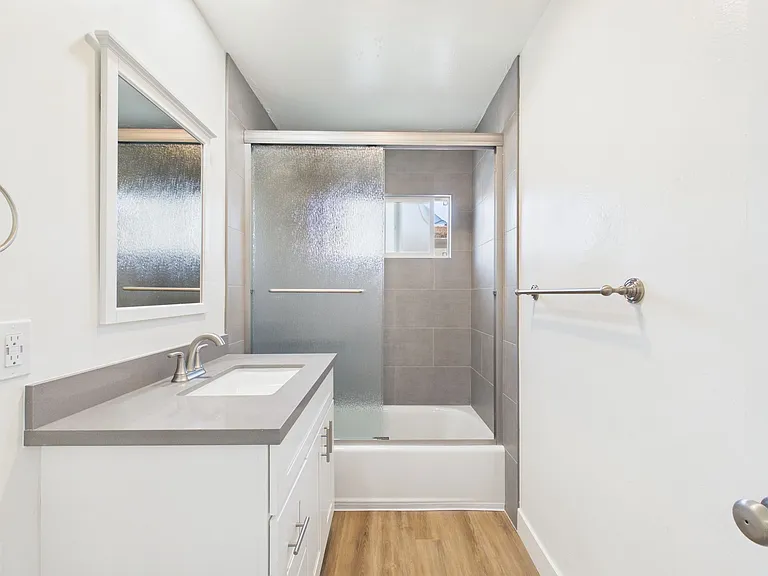 330 W I St — Photo 165