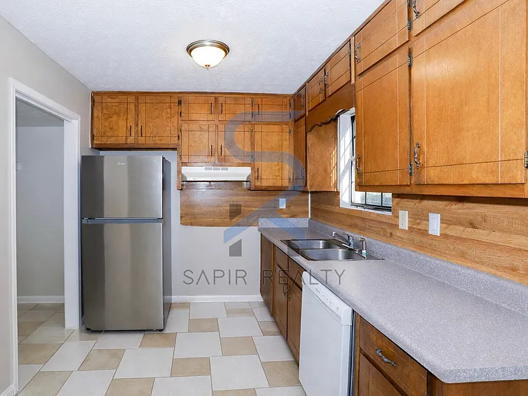 320 Sprucewood Ct — Photo 6