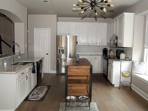 3rd image of 2055 Garden Crest Dr