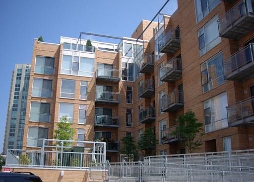 1st image of 1720 Oak Ave #608