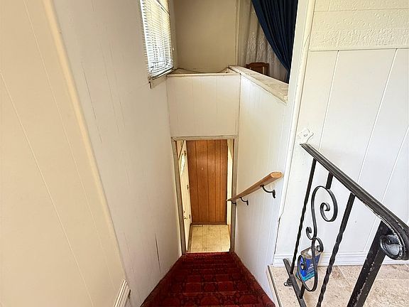 3rd image of 411 Mayflower Avenue