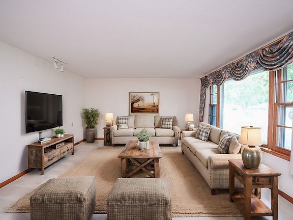 4th image of 29 Dennison Dr
