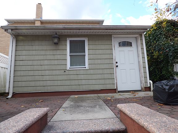 3rd image of 47-18 Ditmars Blvd