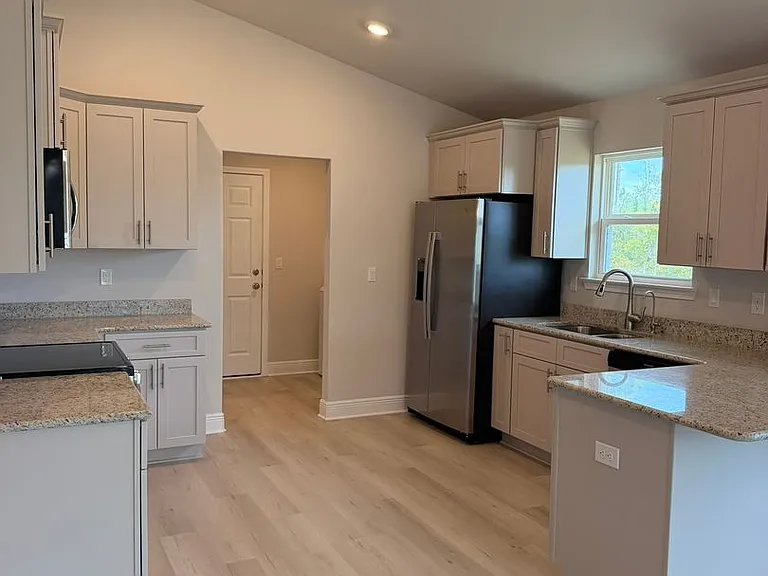 1007 Bayside St — Photo 4