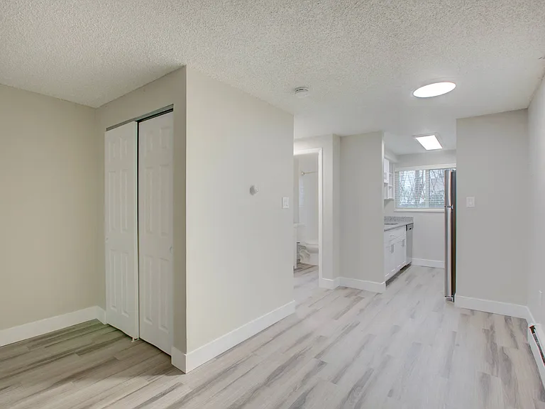 270 Lincoln — Photo 15