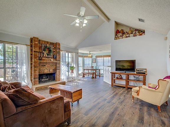 5th image of 812 Creekside Dr