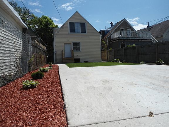 3rd image of 1022 N Karlov Ave