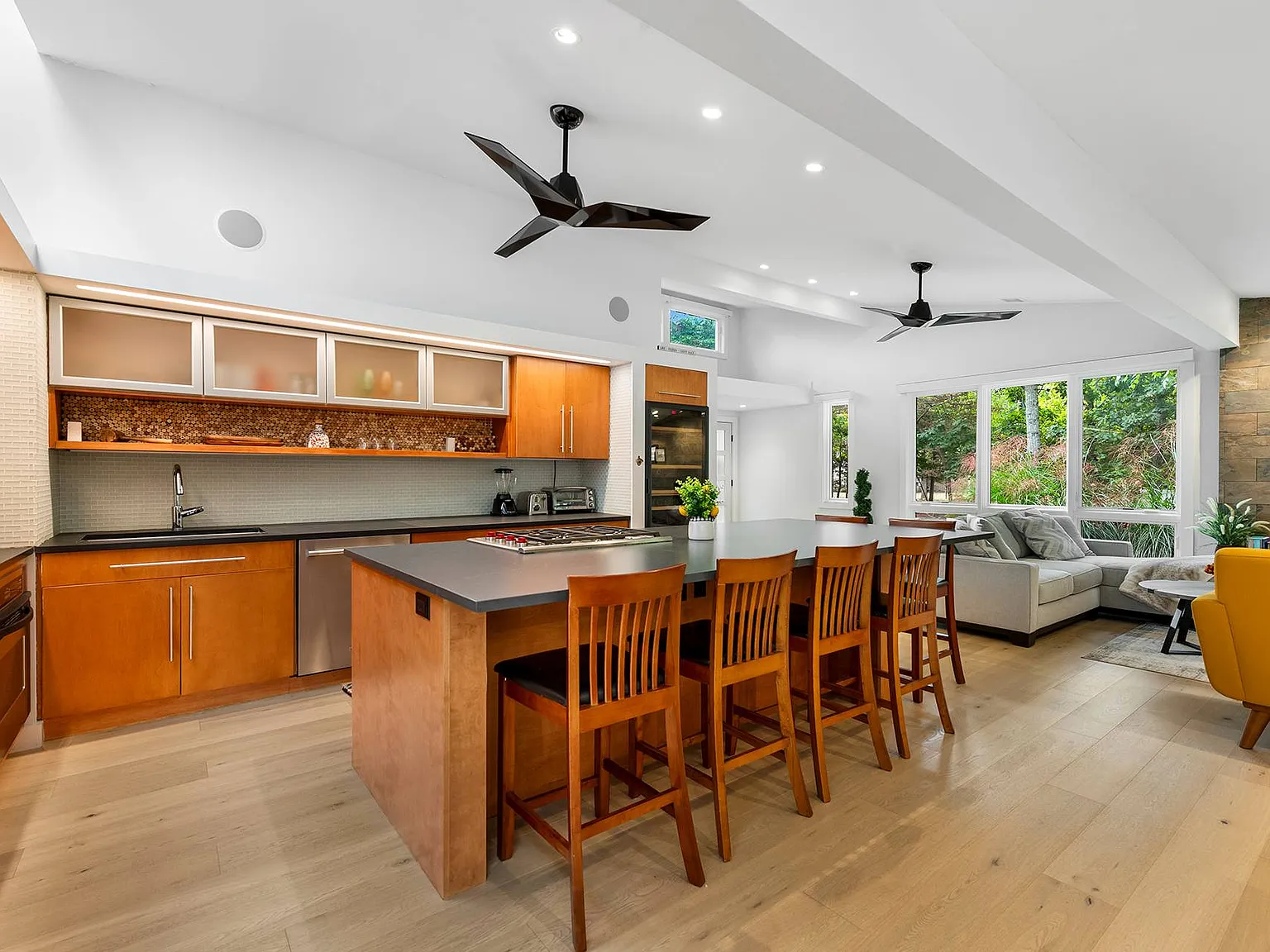 Updated Beach Community Cottage — Photo 4