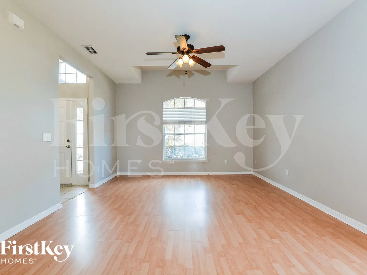 4 bed, 2.0 bath, 1960 sqft, $2,760 — Photo 2
