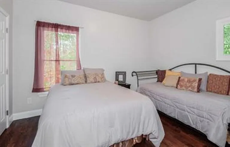 906 Greenwood Ave NE #C — Photo 14