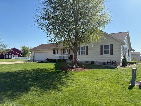 2nd image of 209 N Pointe Dr