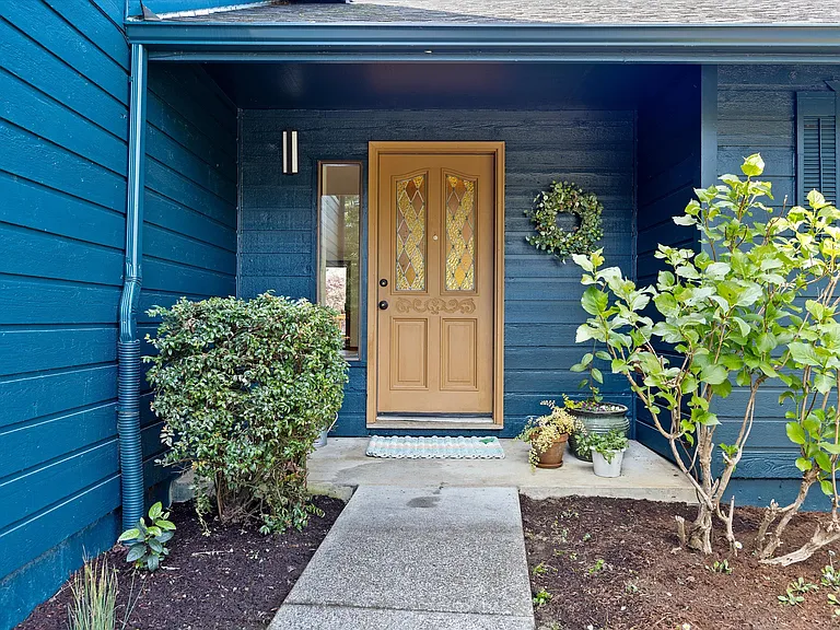 830 SW Dolores Dr — Photo 2