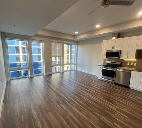 3rd image of 1801 Market St #1020