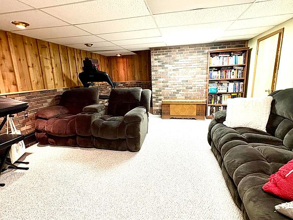 4th image of 217 Aqua Ln
