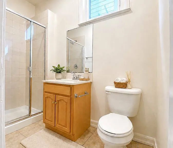 243 Waller St — Photo 16