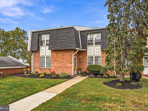 2nd image of 2093 Harbour Dr
