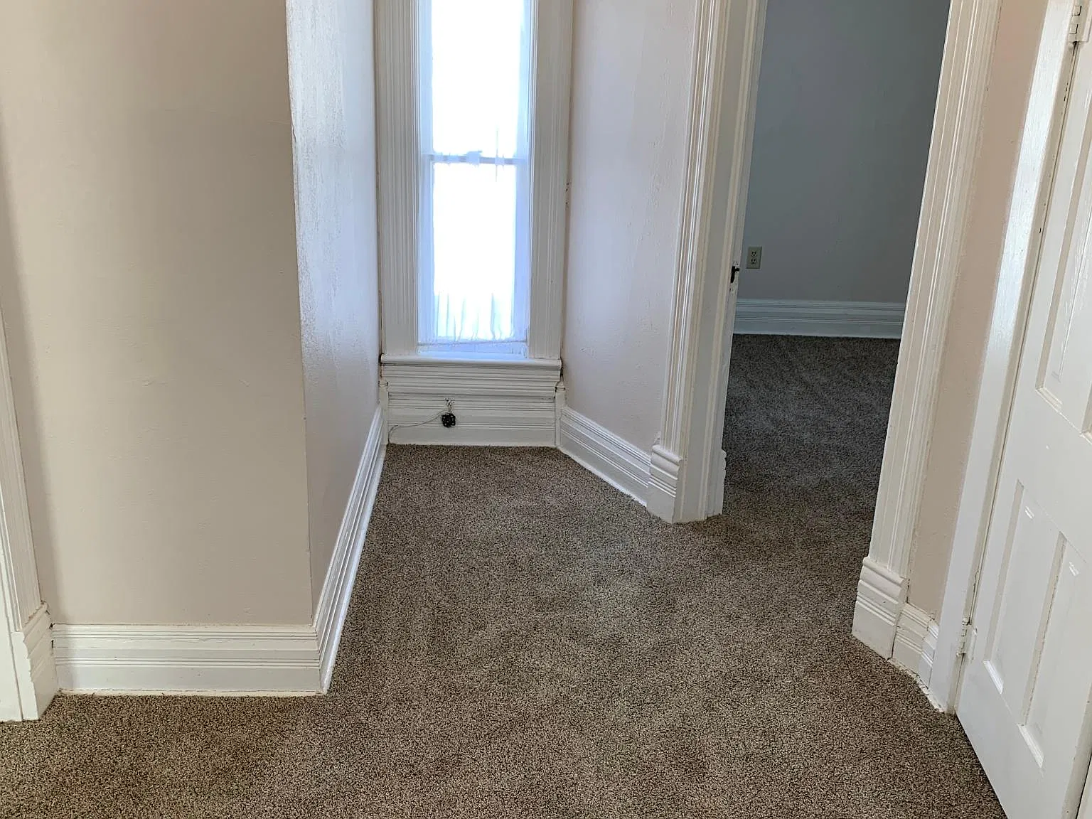 1036 SW College Ave — Photo 3