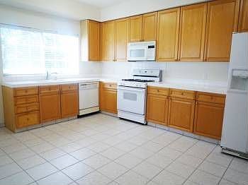 5th image of 2221 Parnassus Ct