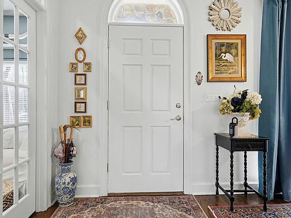 4th image of 189 Briarwood Cir