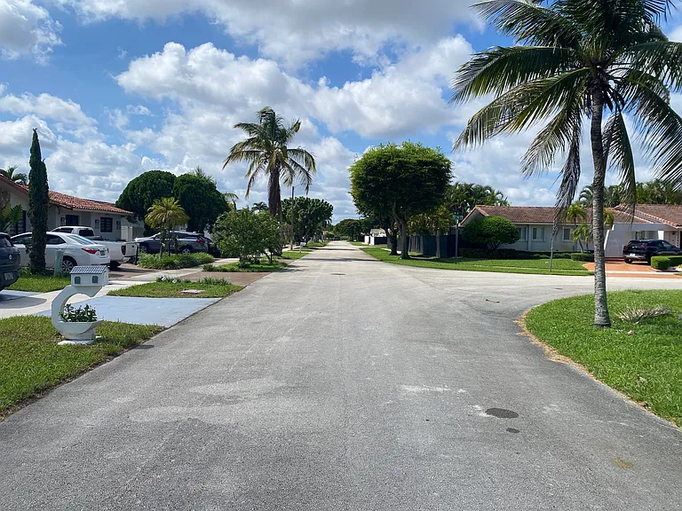 1907 SW 131 Place Ct — Photo 16