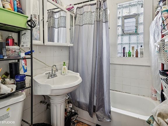 5th image of 2031 N Karlov Ave