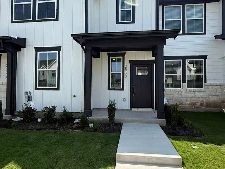2530 Violet Theo Ln — Photo 2