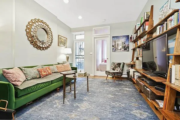 Sold by Avenue Sotheby's International Realty | media 9