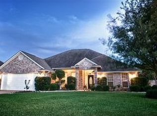 3904 Park Hurst Dr, Bryan, TX 77802