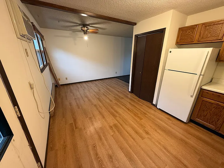 1145 Lancaster St — Photo 4