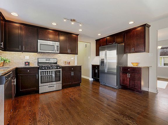 2nd image of 2836 W 102nd St
