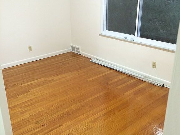 4th image of 5 Renee Dr