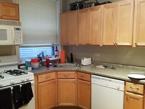 4th image of 1919 W Berteau Ave APT 1B