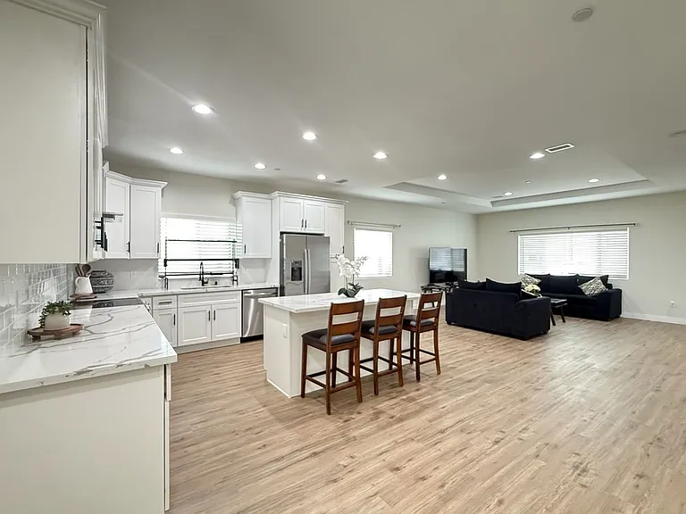 9019 Evelyn Ave — Photo 4