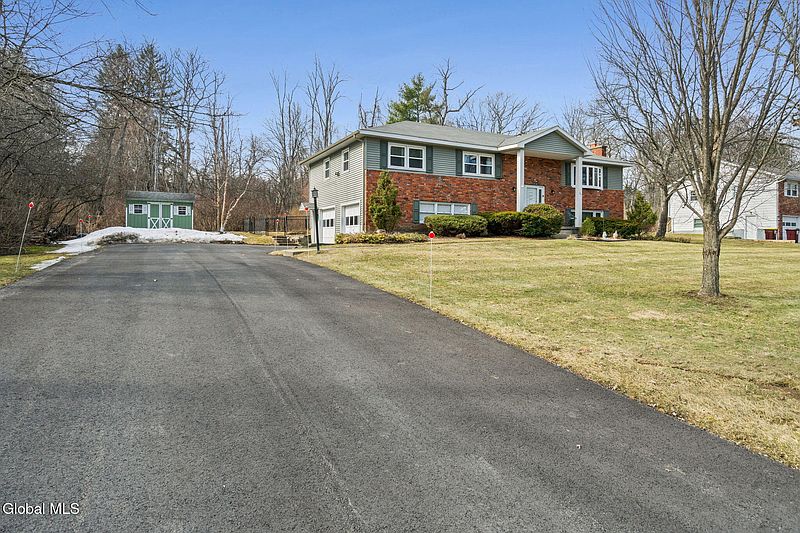 2nd image of 1111 Rosehill Boulevard