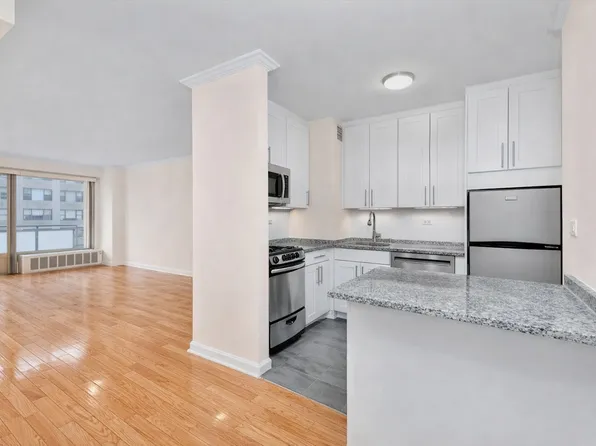 300 East 40th Street image 1 of 11